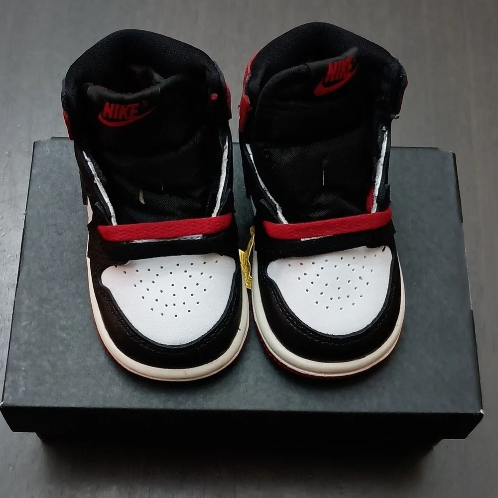 Nike Jordan 1 Retro High OG Black, White And Red Baby Sneakers